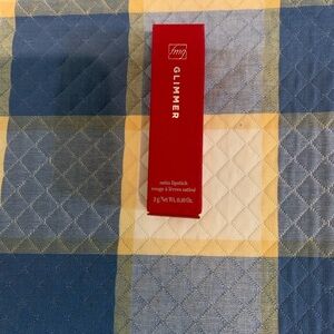 Avon fmg Glimmer Satin Lipstick - Nova